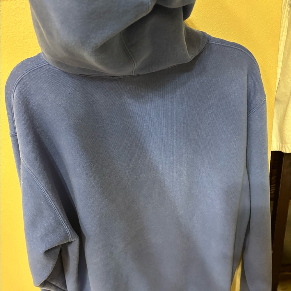 Gucci Mens hoodie in size large, blue color, cotton in oversize fit.